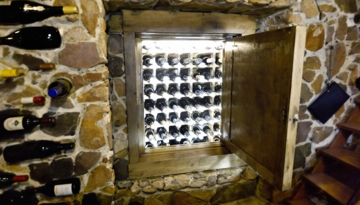 Comment choisir la trappe idéale pour valoriser votre cave à vin ?